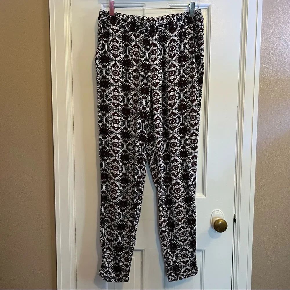 Divided patterned pants  